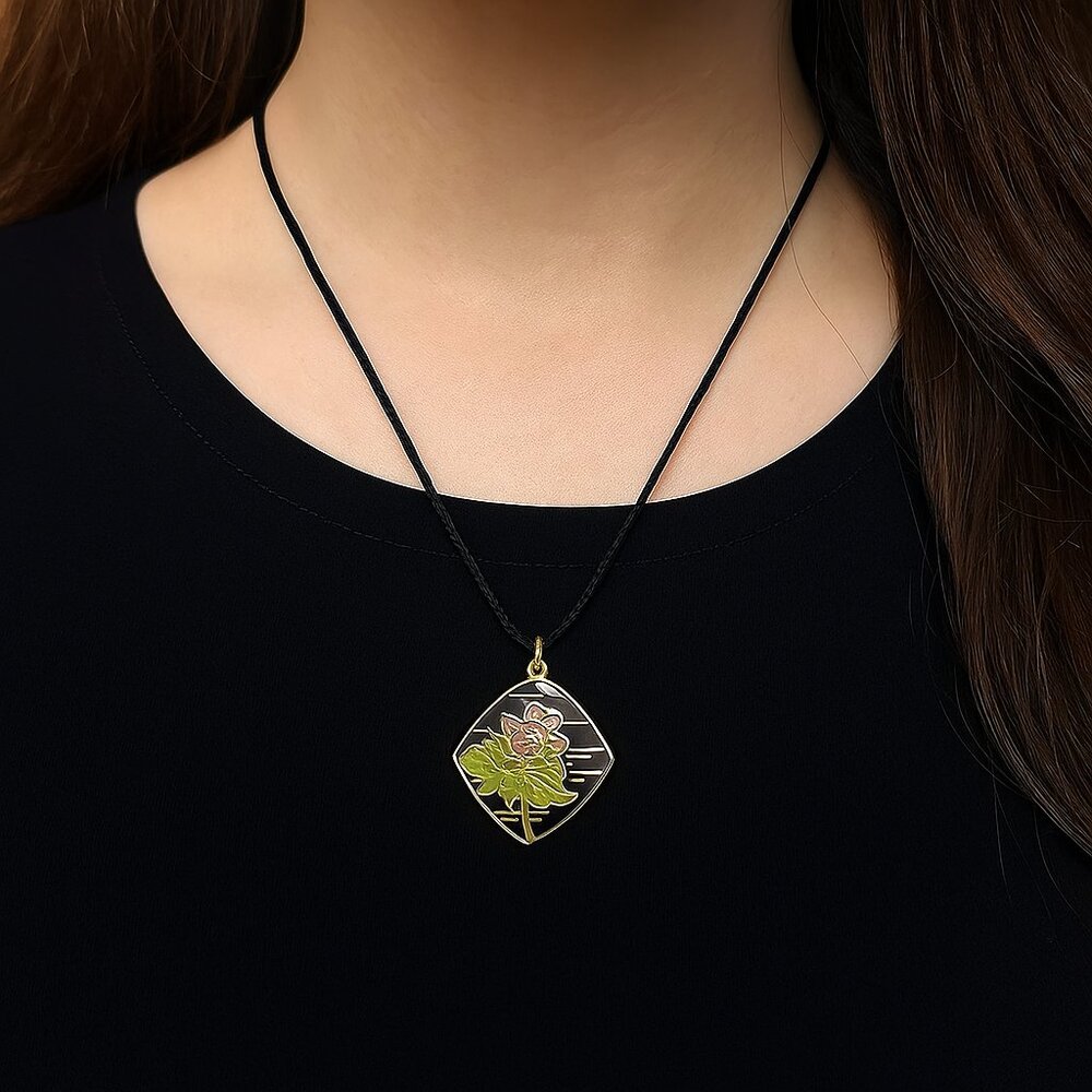 Vintage June Birth Flower Necklace Water Lily‎ Cloisonné Enamel Pendant